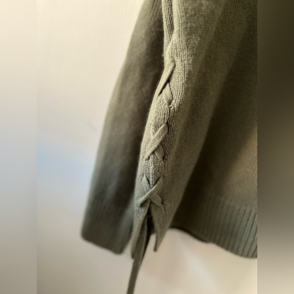 VINCE - 100 % Cashmere Lace-up Pullover Sweater in Olive Green (Size XS) - Picture 11 of 14